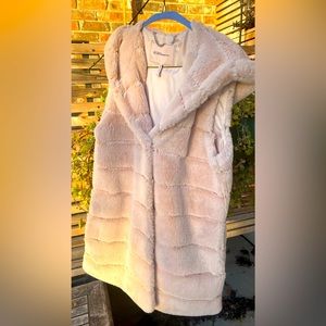 BCBG Dusty pink FAUX FUR sleeveless jacket